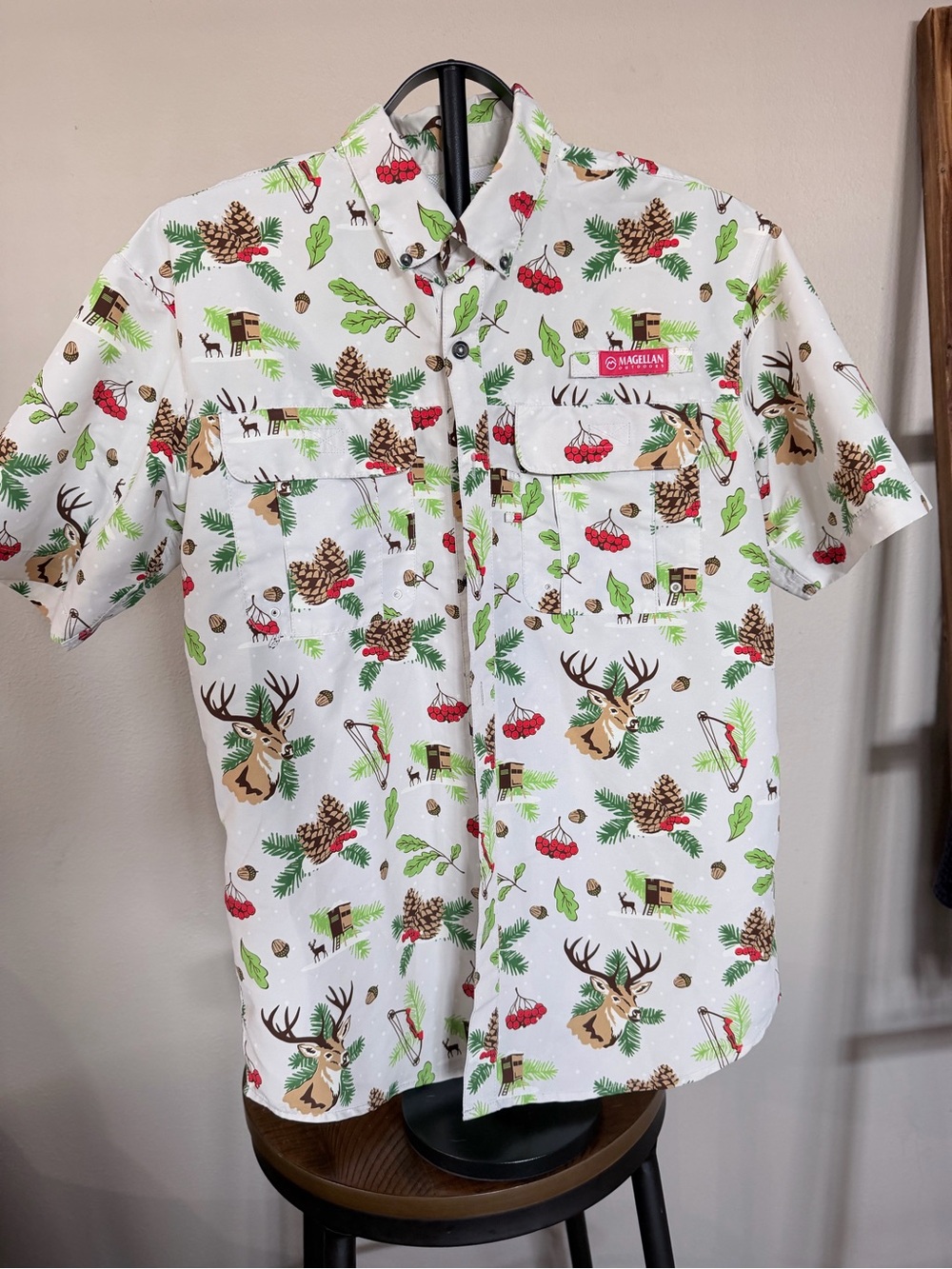 Magellan Outdoors Fish Gear Button-Down Christmas Shirt Men’s S Relaxed Moisture